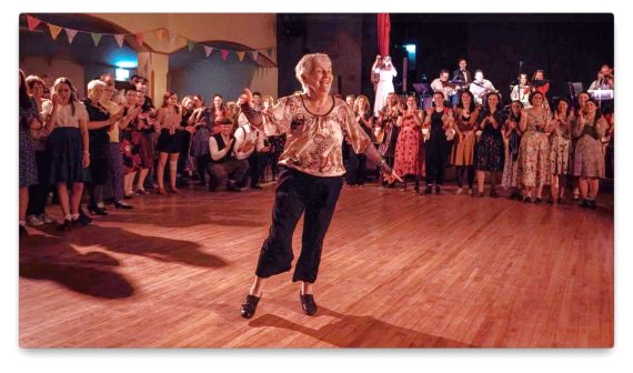 Maureen Culleton@Edwina Guckians Devils Dance Hall Act•optimiert•LR